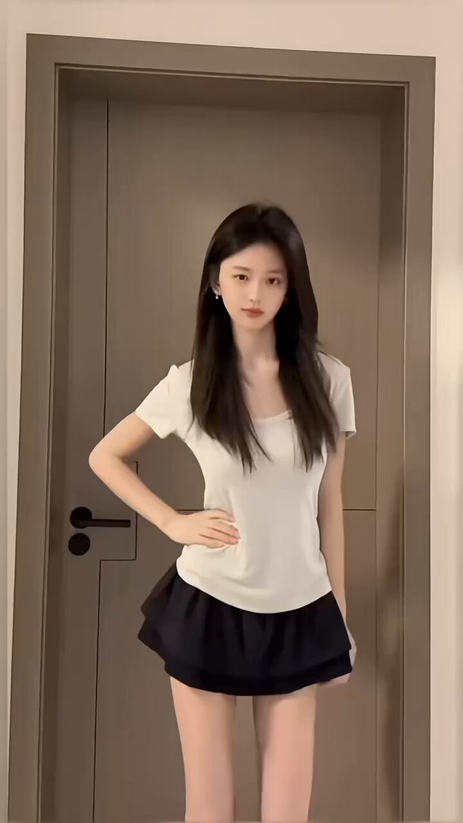 #上海🦜 
清纯学生款在读兼职🎬天然零整感
超级超级白❄️可素颜见
年龄07 身高168cm 体重44kg 🐻c
清新自然 乖巧礼貌  只接素质🉑
无整形     无半...