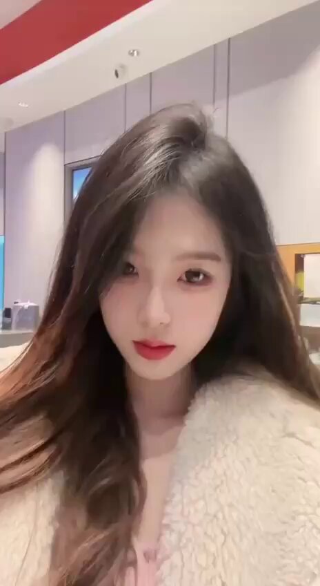 #郑州 把灵魂借给月相一次，把心事藏进午夜飞蛾的翅膀里。她不说话，却比谁都懂你。 