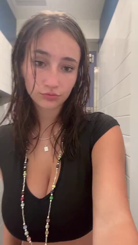 浴室湿身巨乳妹狂揉大奶诱惑秀！123av.fun独家爆乳福利