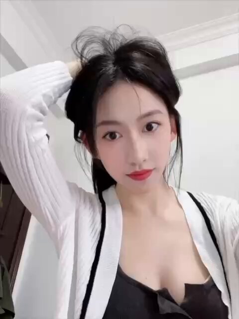 Guangzhou, 165 cm, 45 kg, 34 cc 🤍Silhouette pulpeuse et séduisante, taille fine et jambes élancées 🤍Diplômée de l&#39;Université des ét...