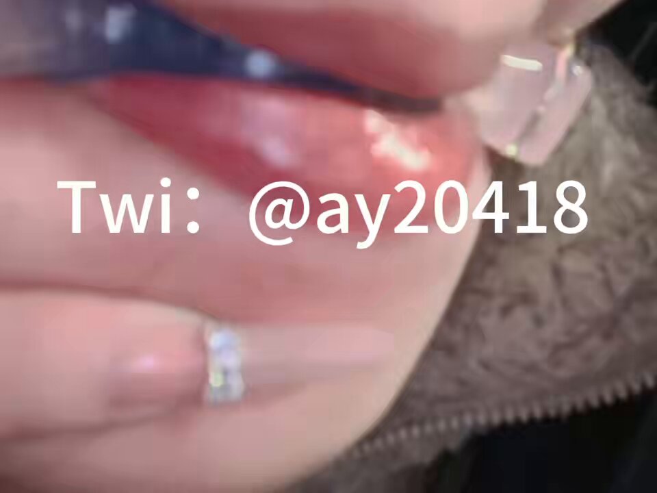 Twivi's Luscious Lips Suck a Sparkling Dildo Wildly! @ay20418 Oral Temptation