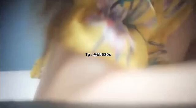 Roughly Rubbing Her Pussy on the Bed! Yellow-Dress Beauty's Perky Butt Wildly Fingered and Squirts to Orgasm