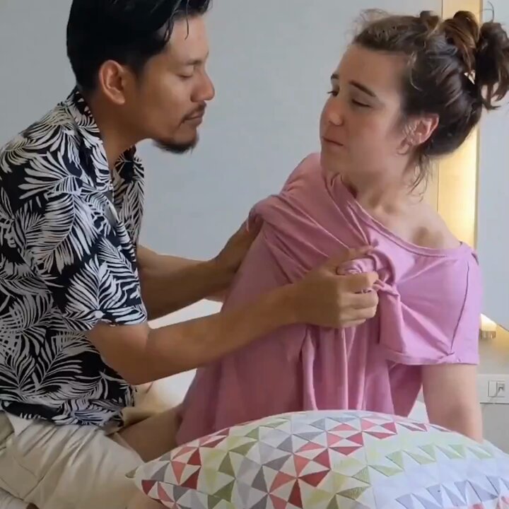 粉T妹翘臀后入狂插 床桌狂干高潮喷汁