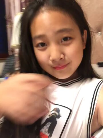 清纯小萝莉自摸诱惑！大眼睛嘟嘴超可爱