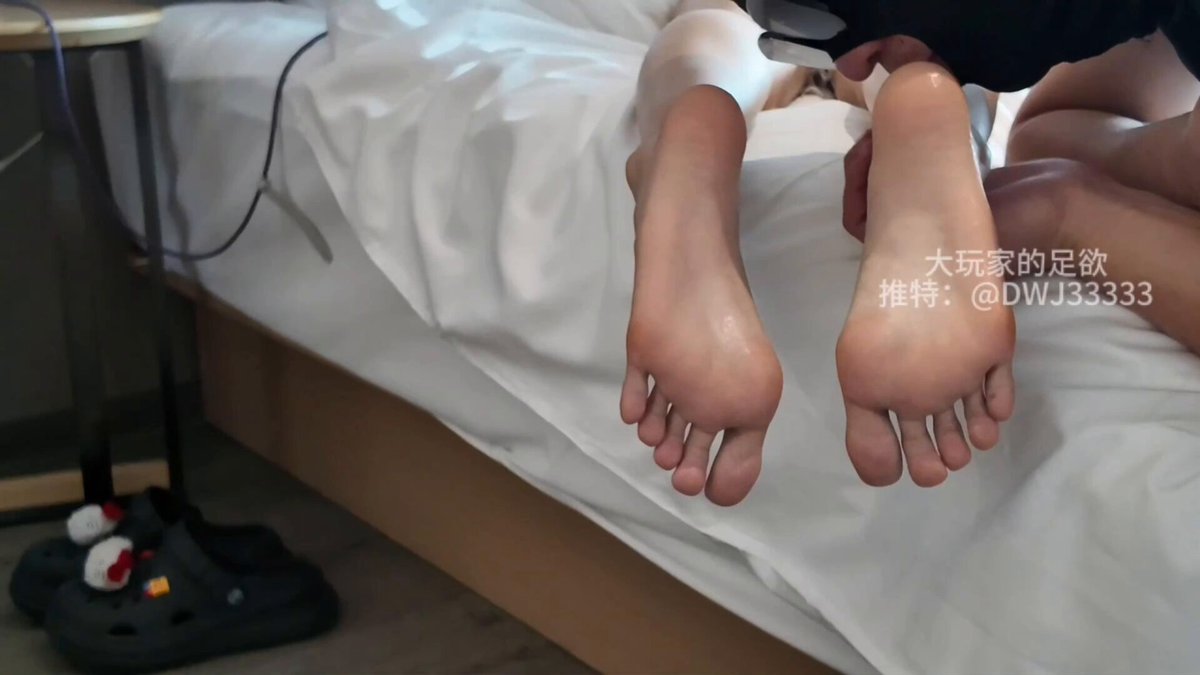 约纯情呆萌女大就是会有一种莫名的默契 她玩手机我玩她需要帮忙也会很羞涩的帮忙 这种羞涩感也就只有刚开发的时候才会有 （深圳） 