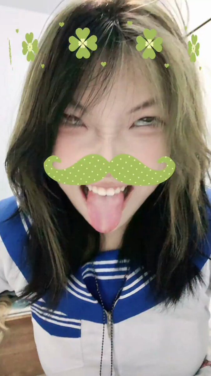 绿毛JK美女伸舌卖骚！水汪汪大眼勾引你来123av.fun狂撸