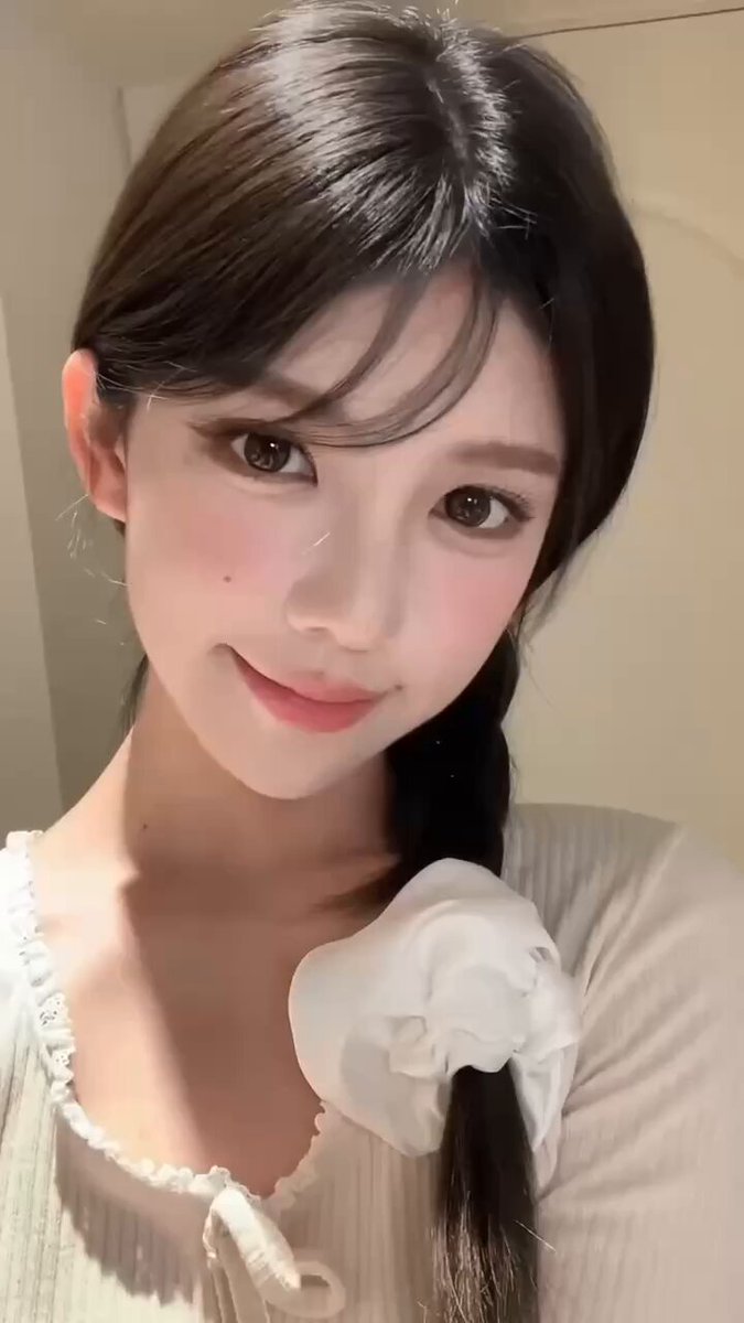 #Guangzhou Xixi Snow White Pure Royal 2002, 168cm, 45kg, tiny waist, chopsticks legs, super soft skin, perky butt, no tattoos, stylish an...