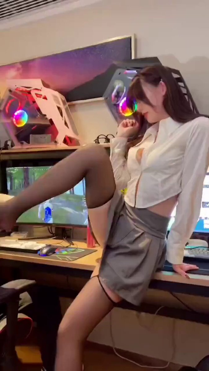 网吧勾引 捆绑 调教 遭围观 玩的不予乐乎😍

完整高清版请看评论区，获取更多精彩内容 