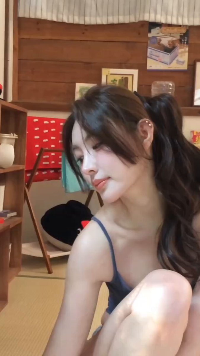 日系辣妹马尾吊带热舞！翘臀扭腰诱惑爆乳摇晃