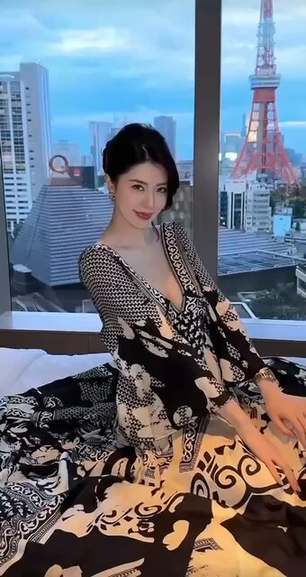 #上海 黄浦区硬五 千与
净180 E气质少妇（声乐老师纯兼职）
真人真照真验真
逆天大长腿，蚂蚁腰，纯天然
快乐源泉水润紧致💦💦欲罢不能
全自动小马...