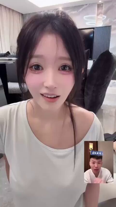 狐媚美女视频聊天露巨乳诱惑粉丝疯狂撸管