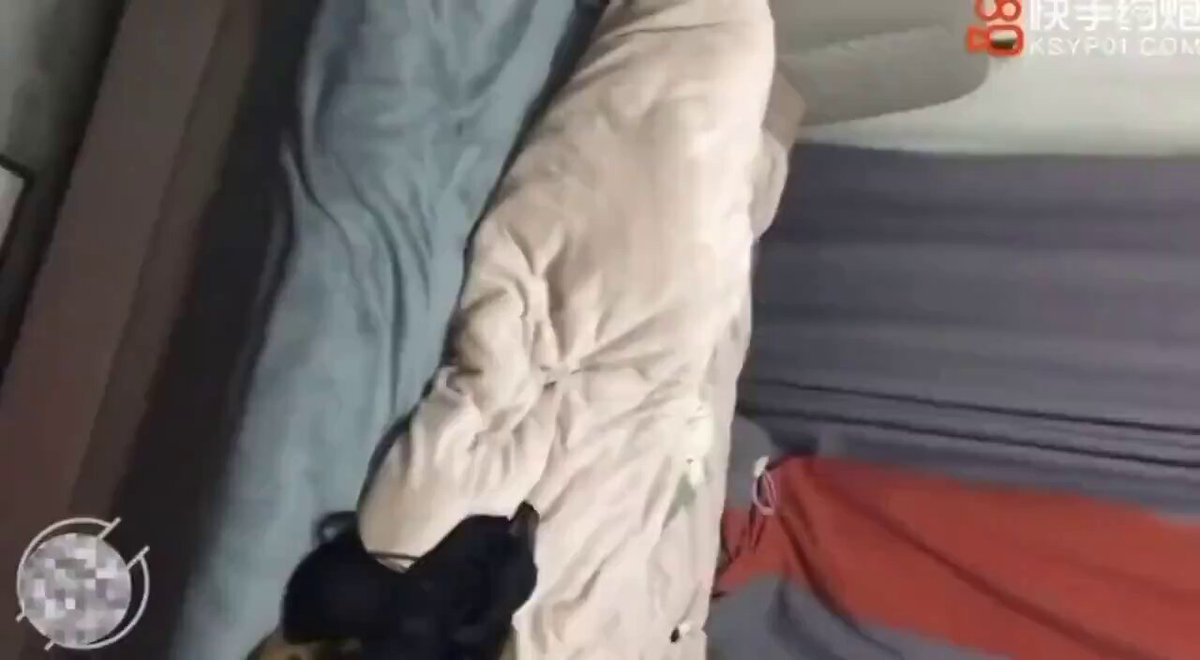 姐啊我又想要了🤣🤣不行 我不要你 🥰🥰就这一回，刚开始还有点反抗到最后反而姐姐提醒快点，慢点妈妈回来听见就完蛋了😍😍

高清完整版已上传 观看...