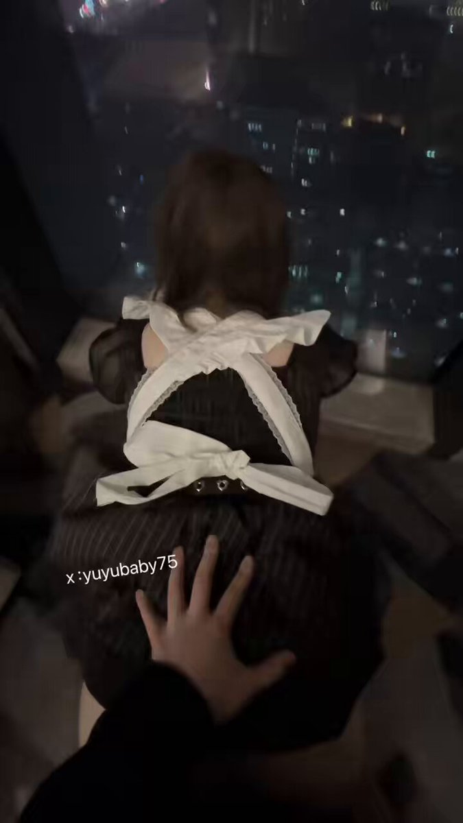 落地窗无套后入小狗 