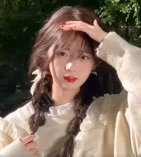 Shanghai. Gadis manis dari Shanghai ❤️, tinggi 163cm, lahir tahun 2005, berat 45kg, payudara alami C-cup, memancarkan pesona cinta pertam...