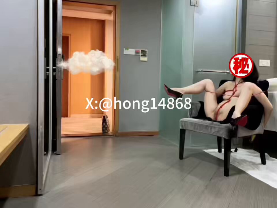 刚开始他甚至都不敢拿进来，要不你来送，我也给你×，好不？
完整🚪后更新~ 