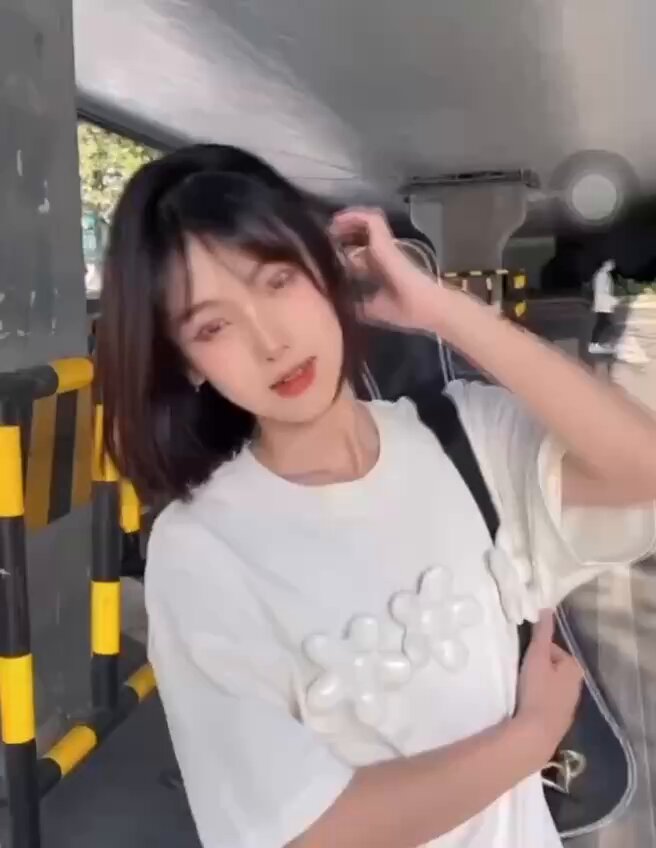 上海 🦜曲子

短期兼职 02年 净高174 #真胸 D 
#无整容 #无纹身 纯欲瘦高大长腿 有辨识度 可英文交流

🐧：3036583332
 ✈️:   
 看照门槛🚪 100 （...