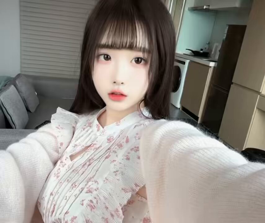 #Shanghai, tinggi 164 cm, cup E, lahir tahun 2006, dengan wajah awet muda dan payudara besar, alami, wajah keibuan! Tanpa operasi, payuda...