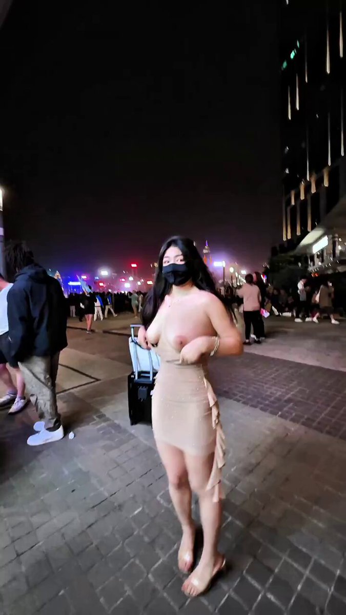 Bold Street Exposure at a Nightclub! Masked Girl Pulls Open Her Top to Show Big Breasts — Super Thrilling