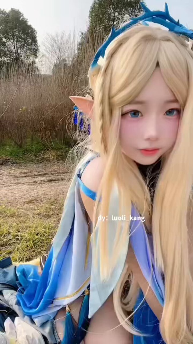 发一个卡提希娅户外尿尿小片段 这个是别的宝宝定制的 越来越大胆了哈哈 看 
#卡提希娅 
    