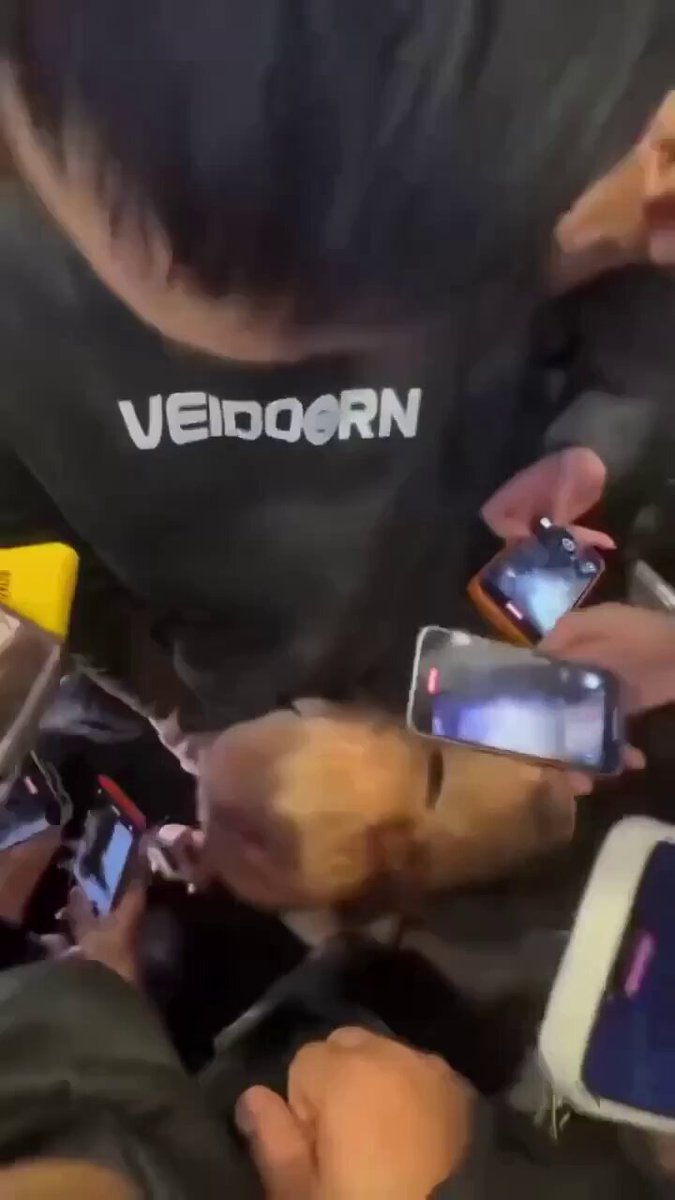 VIDOORHN帅哥被粉丝围堵！手机狂怼金毛骚穴口爆近距离特写