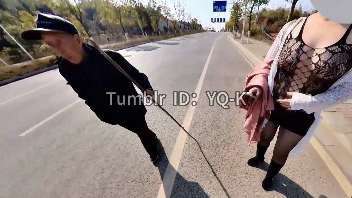 #老头乐 #露出 #勾引  下乡慰问送温暖 情趣内衣马路勾引各种老头，年龄都太大了，最年轻的都快七十了，口半天都不硬，最后精液都是淌出来的。。。...