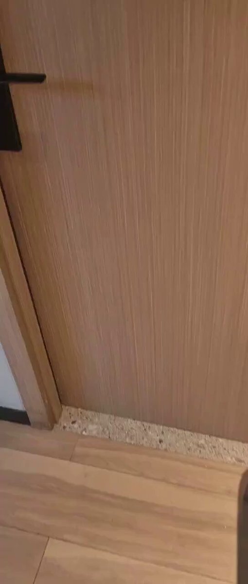 和固炮一起约了个小帅哥打麻将，期间小帅哥一直勾引我，还说要当我的小男友…

愿开始固炮给我送的“礼物”，那我可笑纳了，固炮还特地在我和小帅哥亲...