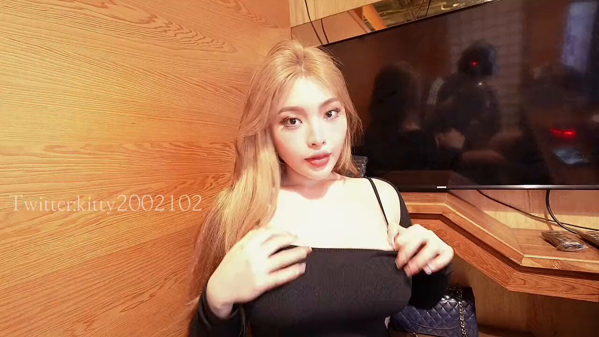 金发巨乳骚货口交吞精翘臀骑乘狂干123av.fun