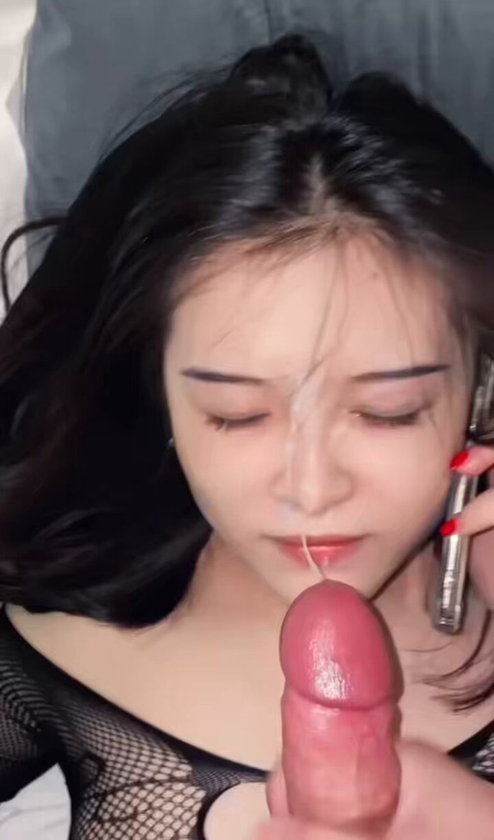 私の親友は私より恥知らずなの。彼氏と電話しながら、他の男に犯されてたの。口を開ける寸前で、男は彼女の体中に射精したのよ。あの時、彼氏はど...