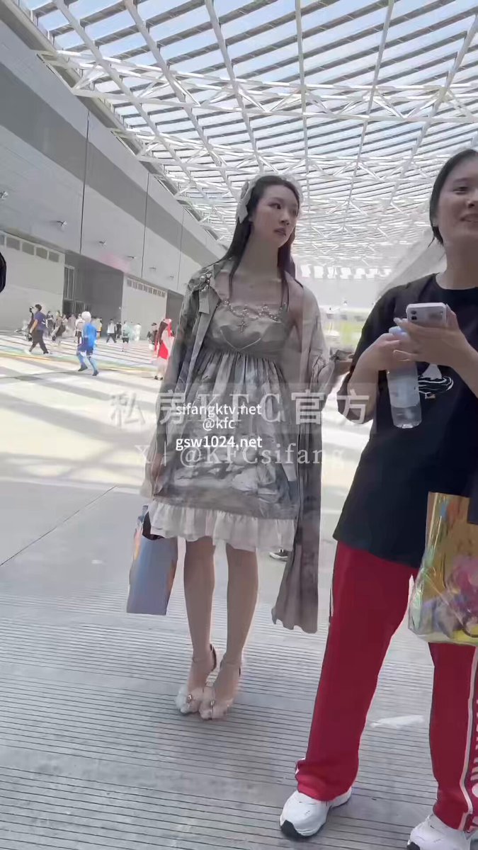 KFC goddess's big skirt wardrobe malfunction! White-stockinged legs peek seductively