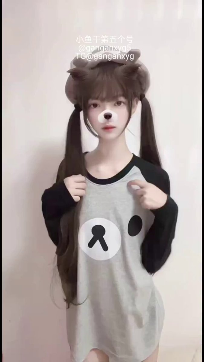 Ein Mädchen, das die Highschool abgebrochen hat, um auf Twitter zu überleben





 