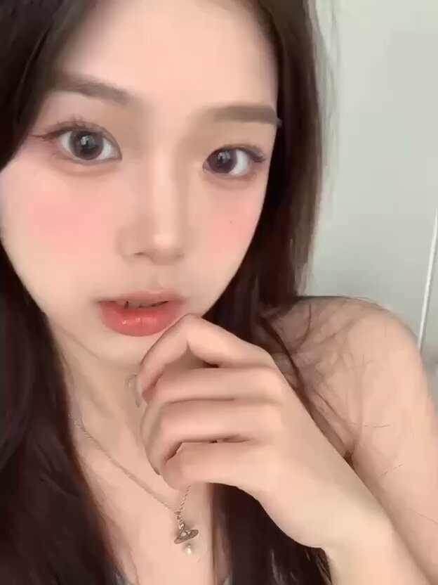 Szanghaj 5️⃣⬆️ 170 cm wzrostu, urodzona w prowincji Shandong, nowa praca na pół etatu w Szanghaju, obecnie studentka, naturalnie piękna i...