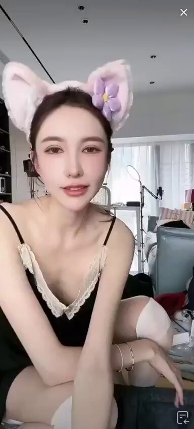 猫耳美女黑丝睡裙诱惑扭腰翘臀秀