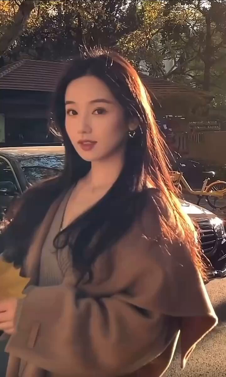 #Shanghai 173 D 03 Maputi ang balat, maganda, may dalisay at eleganteng hitsura, maamo at maalalahanin na binibini na may masayahin at cu...