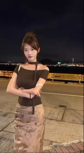 #深圳🦜 
性格开朗03年168c   超级白  无纹身 声音巨嗲 84斤  杭州人
• 记忆中的白月光❄️真实在读
• 人美肌肤白如雪  勾魂翘臀 无风尘气息
• 穿衣...