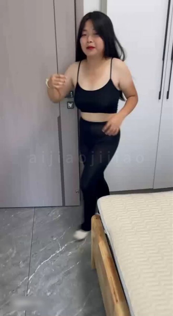 黑丝美腿翘臀床上撅屁股诱惑