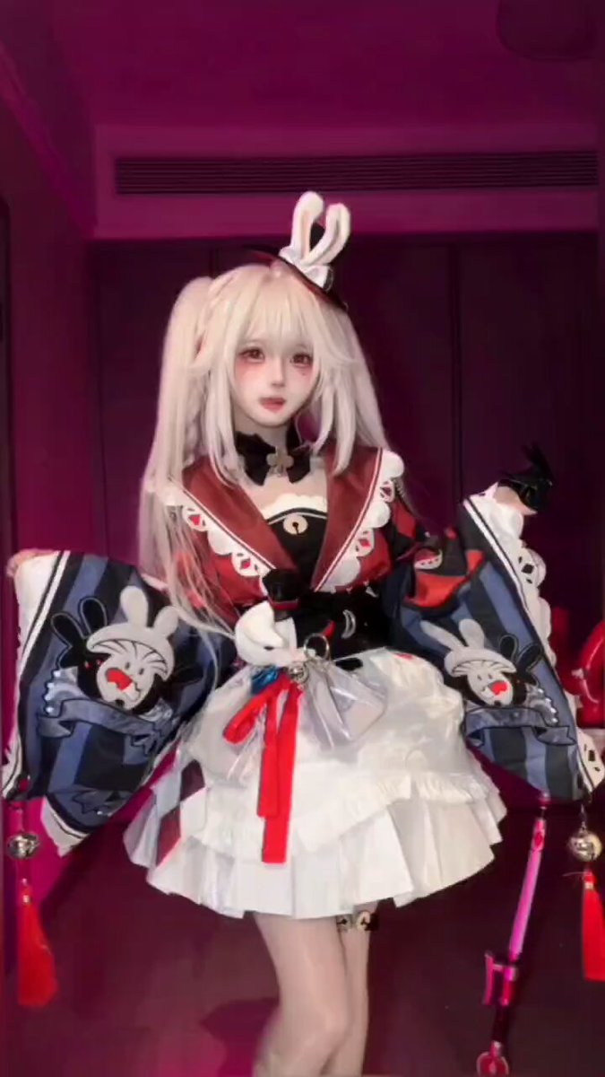 兔女郎cos白毛美少女诱惑扭腰，123av.fun超粉嫩翘臀摇摆