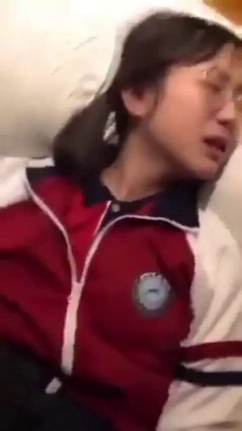 我的第一次好像也是这么大的时候，那个时候觉得好痛，不像现在可以从容的享受，你们第一次是什么时候，私信聊聊呗 