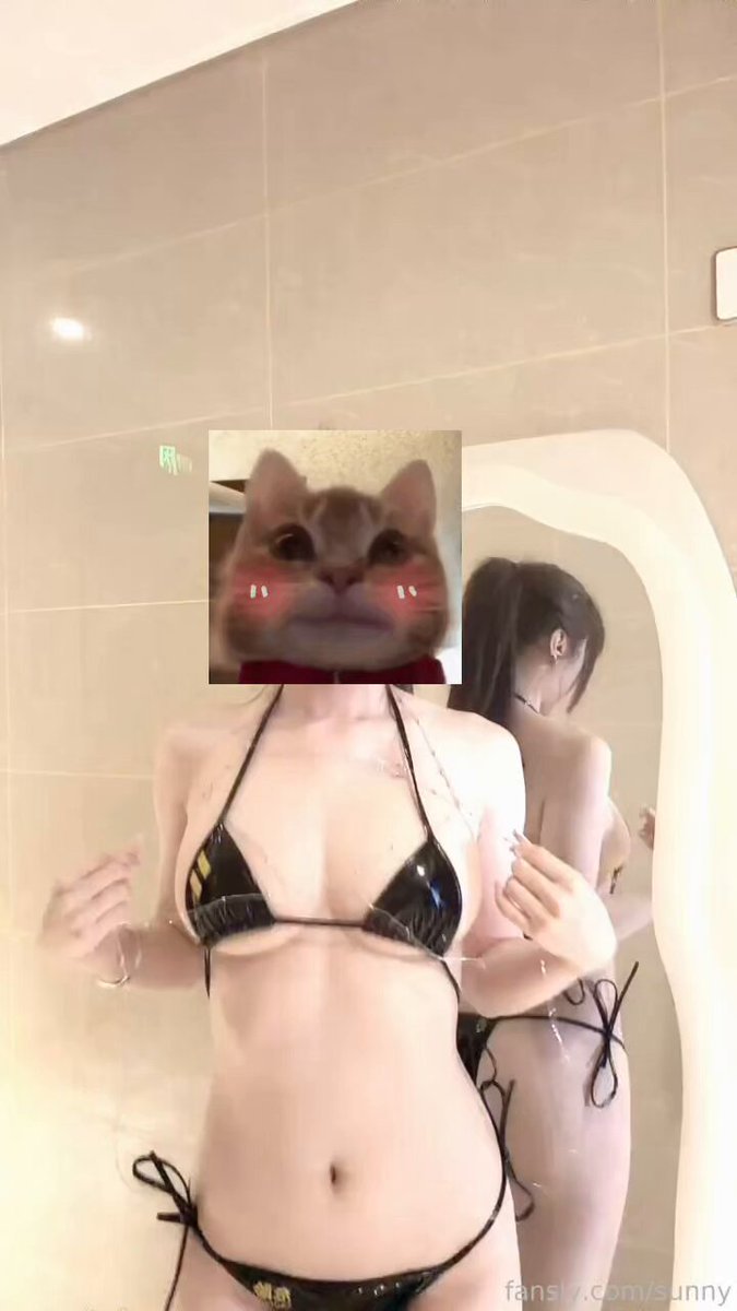 猫娘の浴室マイクロビキニ誘惑、プリッとした尻と巨乳の鏡前自撮り