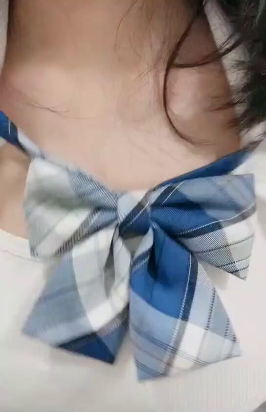 学生妹水手服揉奶诱惑！巨乳晃荡超诱人