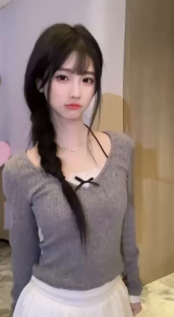 #Hangzhou Tinggi 170cm, Berat 41kg, Bra saiz D 🎤 Lahir pada tahun 2005, kini pelajar senior seni, 100% semula jadi, tiada pembedahan pla...