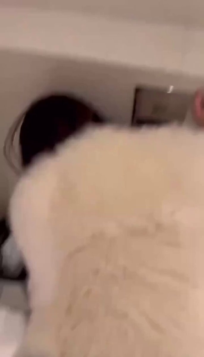 下次不穿毛衣啦。

本以为是降温，结果更热..... 