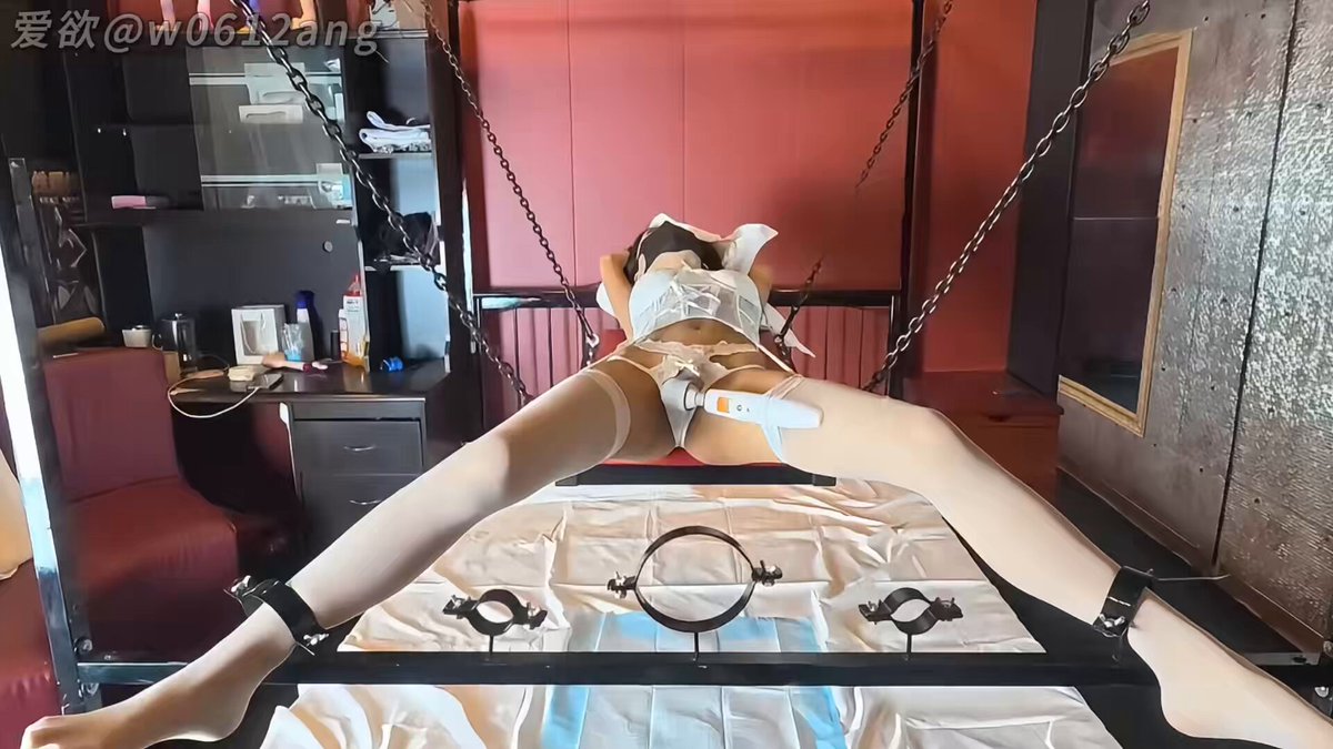 セクシー美女のブランコ式拘束！跳蛋の振動で絶頂・潮吹き