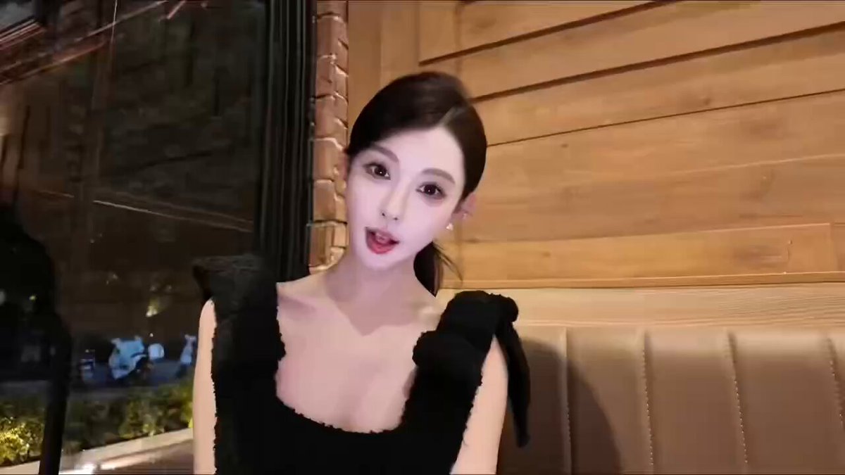 Bar beauty in black stockings, deep-V seduction — opens her mouth and licks her lips, super sexy!