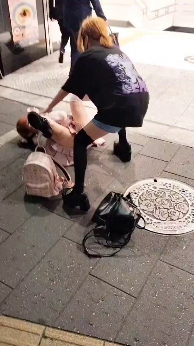 不敢看呐不敢看呐，伤风败俗,伤风败俗哇这个! 