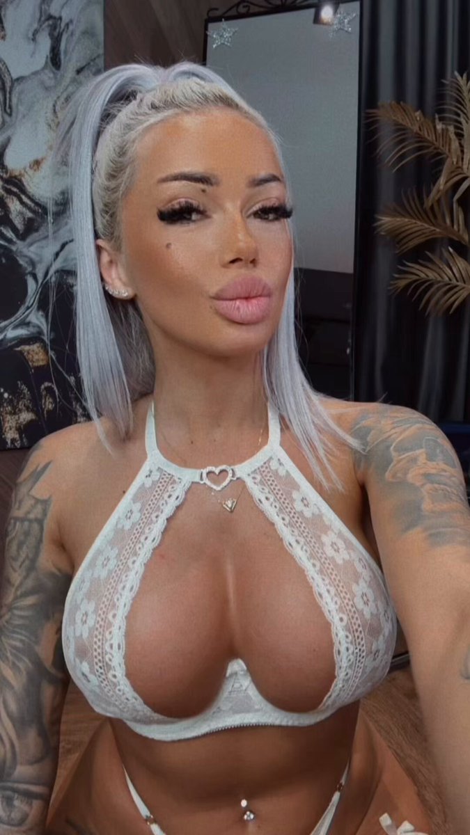 纹身辣妹多套情趣内衣大秀巨乳诱惑，123av.fun等你来舔屏！