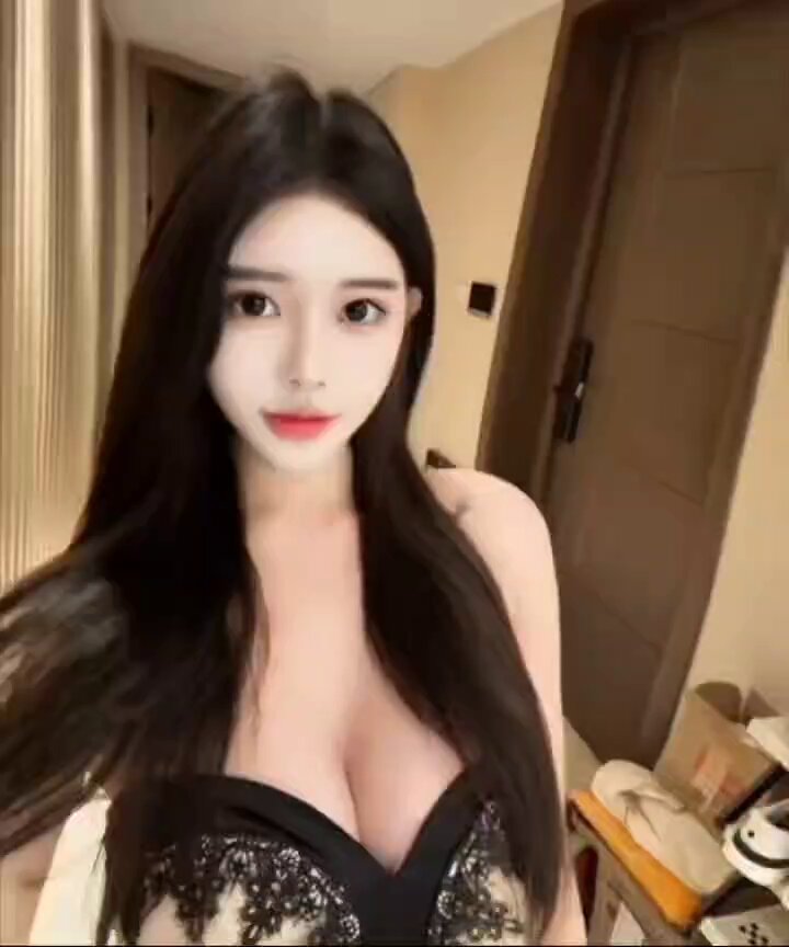 เซี่ยงไฮ้ #แฟนสาวสุดเพอร์เฟ็กต์และน่าปรารถนา🦜5 นักศึกษาปริญญาโท นักศึกษาศิลปะ นางแบบพาร์ทไทม์ ส่วนสูง/172 ซม. น้ำหนัก/98 กก. อก/ลึก อายุ...