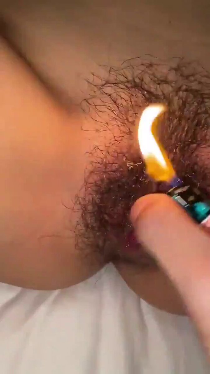 Która z członkiń zespołu jest tak dobra w graniu? Już samo patrzenie na nią sprawia, że mam ochotę spalić sobie cipkę i torturować waginę...