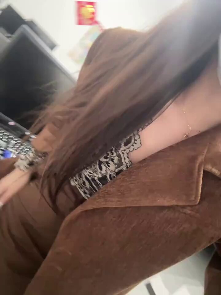 Office OL Strip Tease: Long-Haired Beauty Flaunts Lace Lingerie