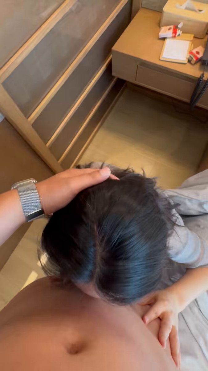 Aku: Maaf aku ejakulasi di mulutku Dia: 🤮……