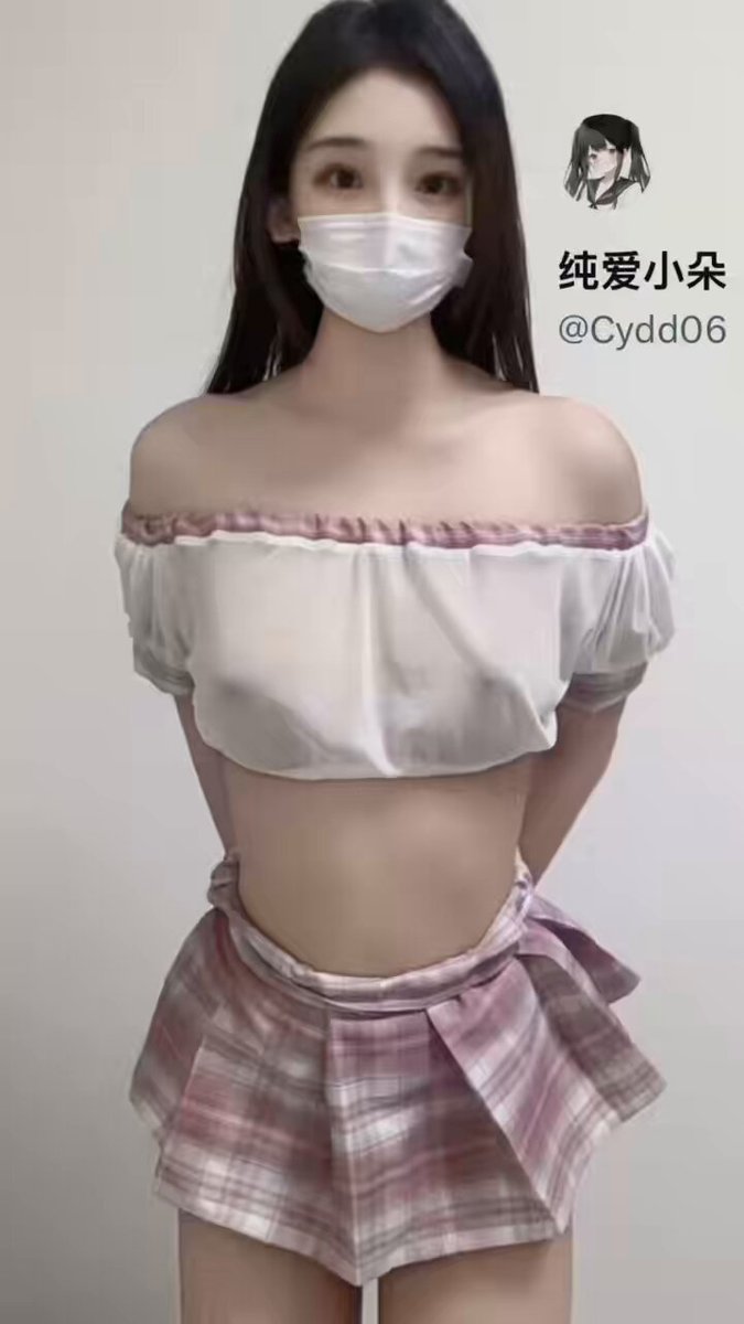 マスクをした狐の精JK美少女が超ミニスカートと透明トップで熱舞、ヒップの振りで誘惑爆発！